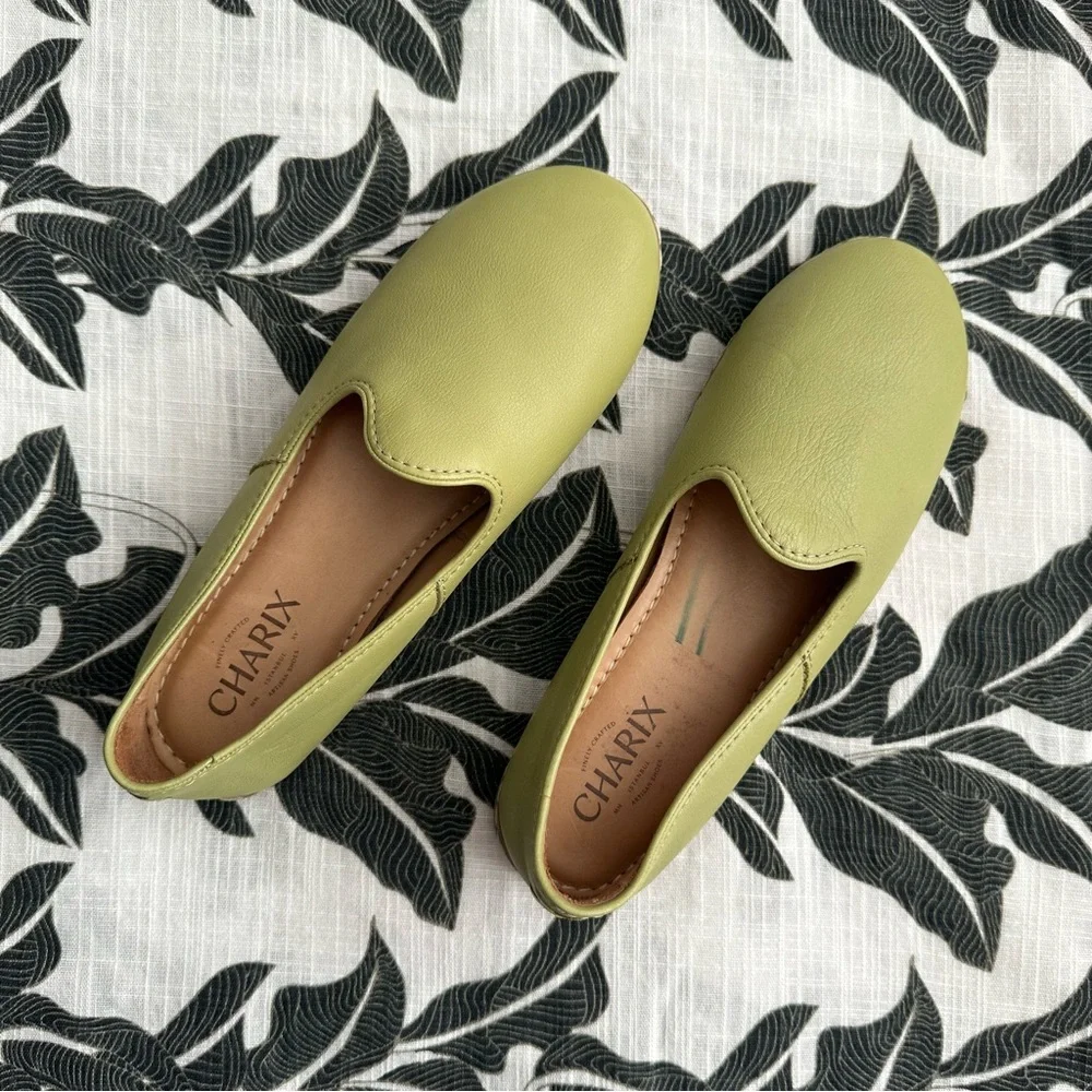 Lighter Green Charix Classics | Size 8 - Picture 1 of 6